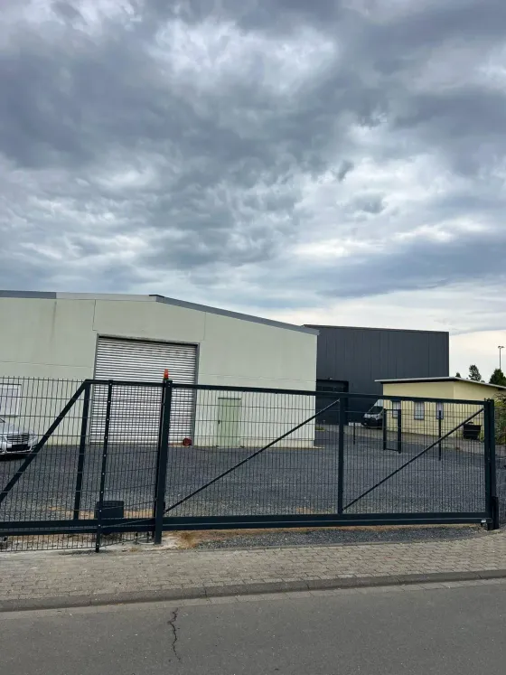 Industriezaun in Mönchengladbach - fachgerechte Ausführung vor Ort